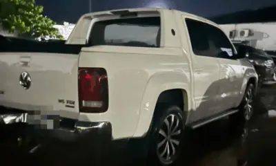 Polícia Civil apreende caminhonete em investigação sobre desvio de medicamentos