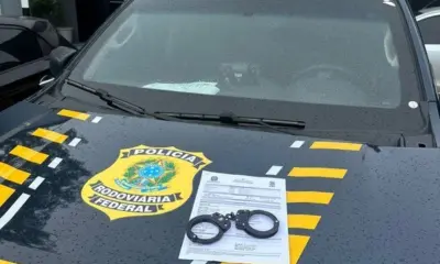 PRF prende homem com mandado por tráfico de drogas durante fiscalização na BR-364