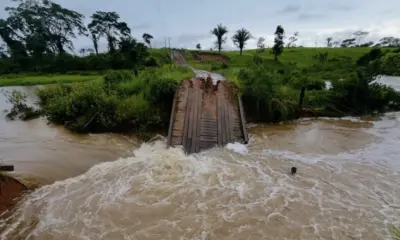 Chuvas intensas provocam desabamento de mais uma ponte em Brasileia