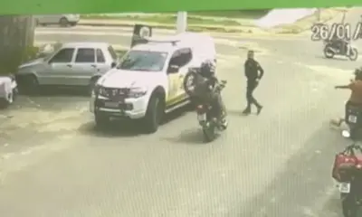 Motociclista desobedece sinal de parada e atropela policial militar