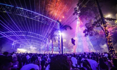 Multidão dá boas-vindas ao Ano Novo com queima de fogos em Rio Branco