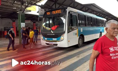 Motoristas de ônibus da Ricco paralisam circulação viária em Rio Branco
