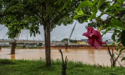 Com 84 mm de chuva, nível do Rio Acre ultrapassa 13 metros e se aproxima da cota de alerta na capital