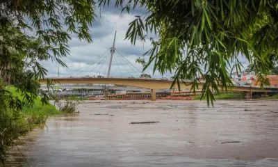 Rio Acre fica a 1 centímetro do transbordamento na capital