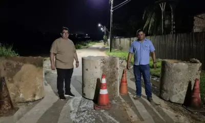 Defesa Civil interdita rua após erosão provocada pela cheia do Rio Acre em Brasileia