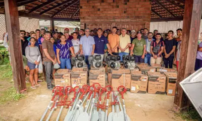 Perpétua Almeida garante 182 barcos e motores para ribeirinhos de 8 municípios do Acre