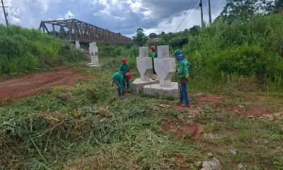Deracre trabalha em obras da passarela do Ramal do Adolar em Sena Madureira