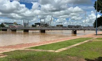 Rio Acre atinge 14,70 metros ao meio-dia e segue acima da cota de transbordo