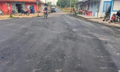 Deracre trabalha no asfaltamento da Rua Pedro Alexandrino, em Feijó
