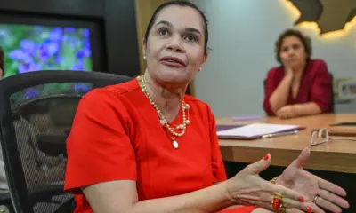 Denúncia contra autores de assassinato de Alencastro reconhece motivação homofóbica