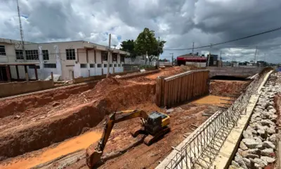 Trecho da Av. Ceará enfrenta problema com água durante obras do complexo