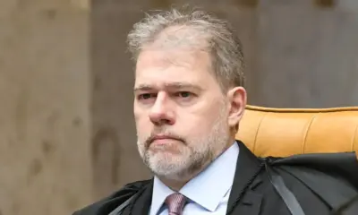 Senadores protocolam impeachment de Toffoli por atuação no caso Master