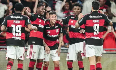 Com titulares, Flamengo aproveita expulsão do Vasco e vence primeira no ano