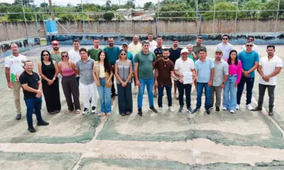 Prefeito César Andrade assina ordem de serviço para recuperar quadra sintética em Porto Walter