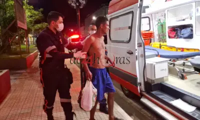 Jovem é ferido com golpe de faca durante confusão no centro