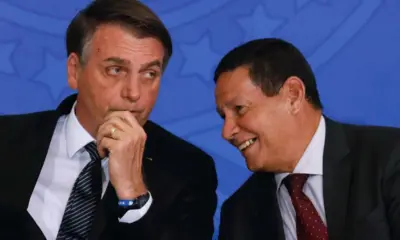 General Mourão se manifesta sobre risco de Bolsonaro perder patente