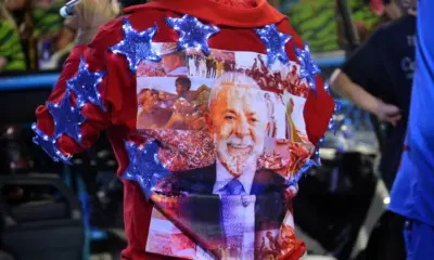 Escola de samba que homenageou Lula é rebaixada para a Série Ouro