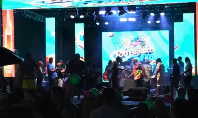 Duas candidatas a Rainha Gay desistem da disputa pouco antes do desfile