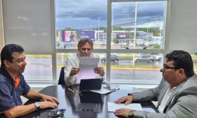 Carlinhos do Pelado anuncia construção de moradias e recuperação da encosta do Rio Acre