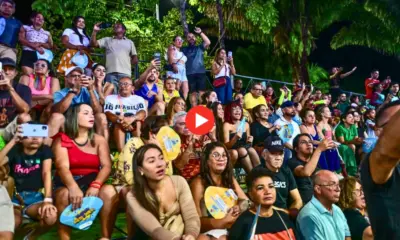 Público de blocos carnavalescos se unem e torcem pelo espetáculo