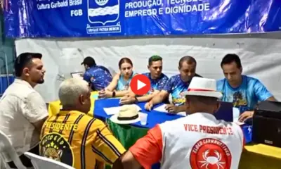 Comissão inicia contagem de votos dos blocos 6 é D+, Sambase e Unidos do Fuxico