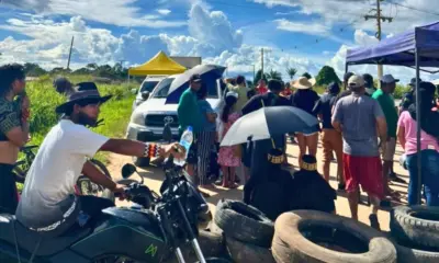 Manifestantes liberam passagem na BR-364 apenas para casos de saúde em Feijó