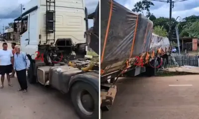 Carreta carregada de madeira apresenta falha e quase invade casa na rodovia AC-10