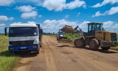 Deracre executa limpeza de acesso à área da ZPE em Senador Guiomard