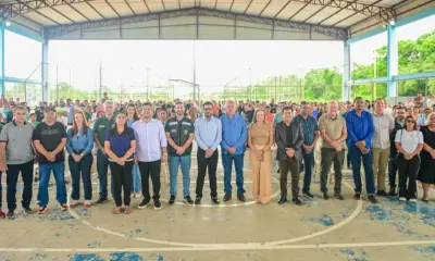 Gladson assina contrato para construção de casas populares em Plácido de Castro