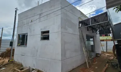 Deracre trabalha na conclusão de espaço destinado a mototaxistas em Porto Acre