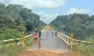 Cheia do Purus bloqueia ponte e isola Lábrea, no interior do Amazonas