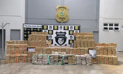 Denarc apreende 1 tonelada de skunk e R$ 340 mil; trio é preso em Manaus