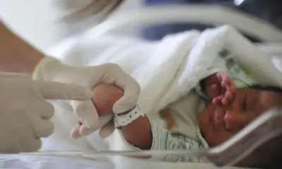 Nascimentos caem em Manaus, e 75% dos registros são de mães solteiras em 2025