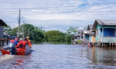 Bombeiros participam de capacitação para atuar em enchentes no Juruá