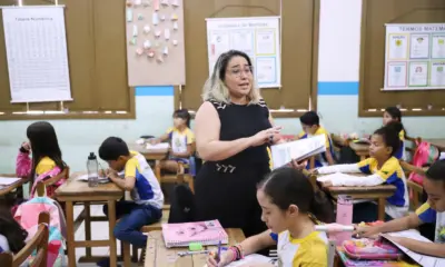 Após nomeações de professores, Educação afirma que número de efetivos superam provisórios