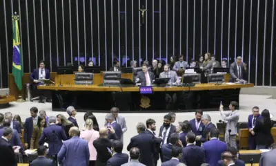 Congresso trava projetos que atendem decisão de Dino sobre supersalários