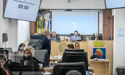 Câmara se rebela e derruba três vetos do Executivo a projetos aprovados pelos vereadores