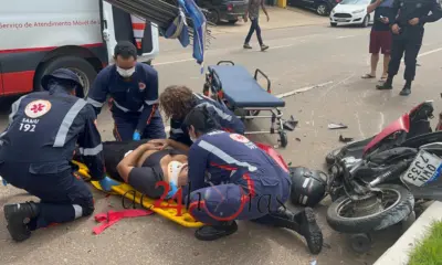 Motociclista bate em carro, cai e é atropelada por caminhonete no AC