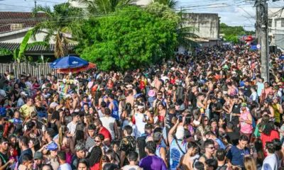 Bloco Vai Quem Quer reúne milhares de foliões no bairro Tucumã e mantém tradição