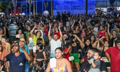 Quarta noite do Carnaval de Rio Branco terá concurso de blocos e shows até a madrugada