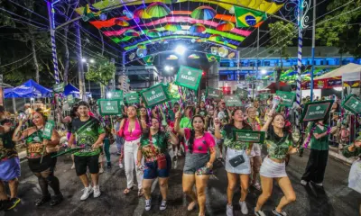 Desfile dos blocos e shows musicais marcam a programação do último dia do Carnaval