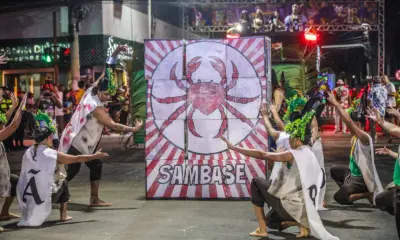 Veja o desfile do bloco Sambase, terceiro lugar no Carnaval 2026
