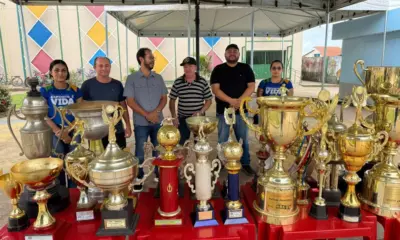 Brasiléia recebe doação de mais de 30 troféus históricos