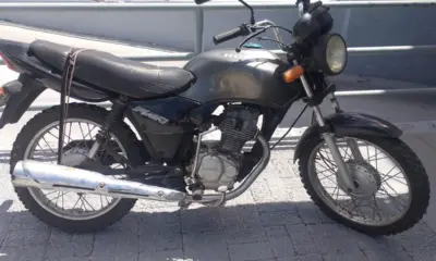 Motocicleta furtada é recuperada pela PM no bairro Aviário