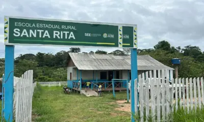 Internet chega a escolas isoladas no Acre e governo promete conectar toda a rede até o fim de 2026