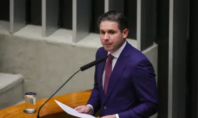 Decisão de Flávio Dino sobre penduricalhos foi “feliz”, diz Hugo Motta