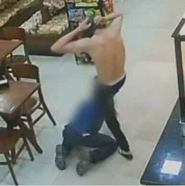 VÍDEO: Homem é brutalmente espancado em padaria por causa de carona; entenda