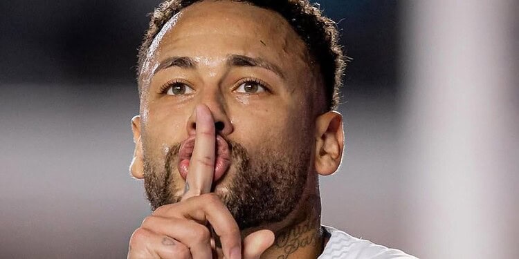 Neymar se explica após curtida em foto de influenciadora: ‘Foi sem querer’